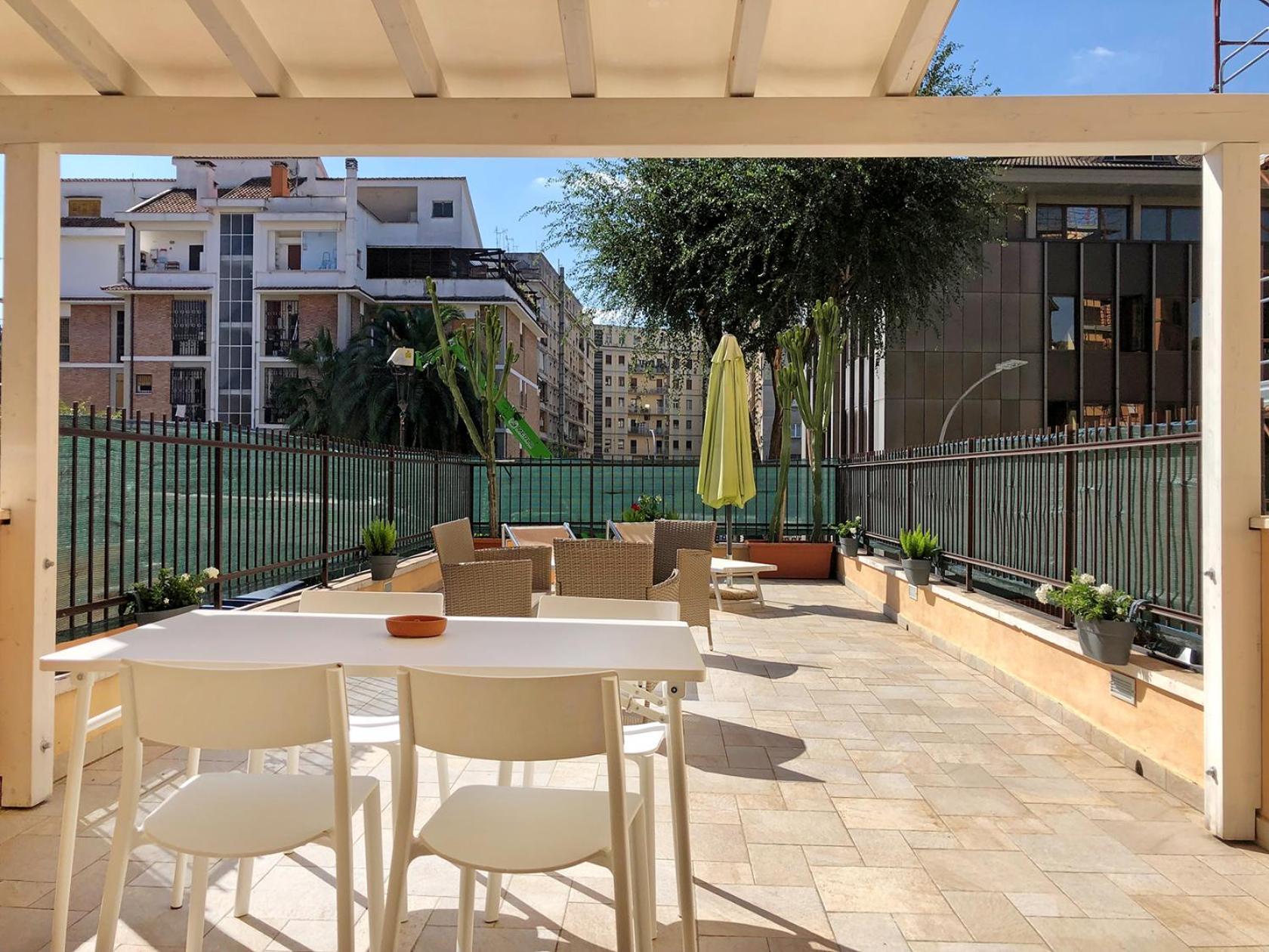 Wonderful Little Gem With A Large Private Terrace! Appartamento *