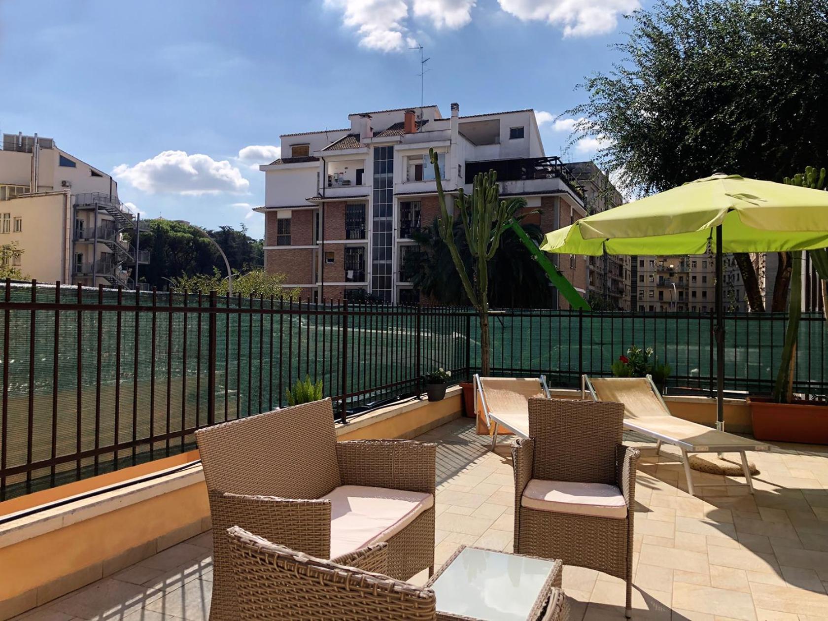 Wonderful Little Gem With A Large Private Terrace! Appartamento *