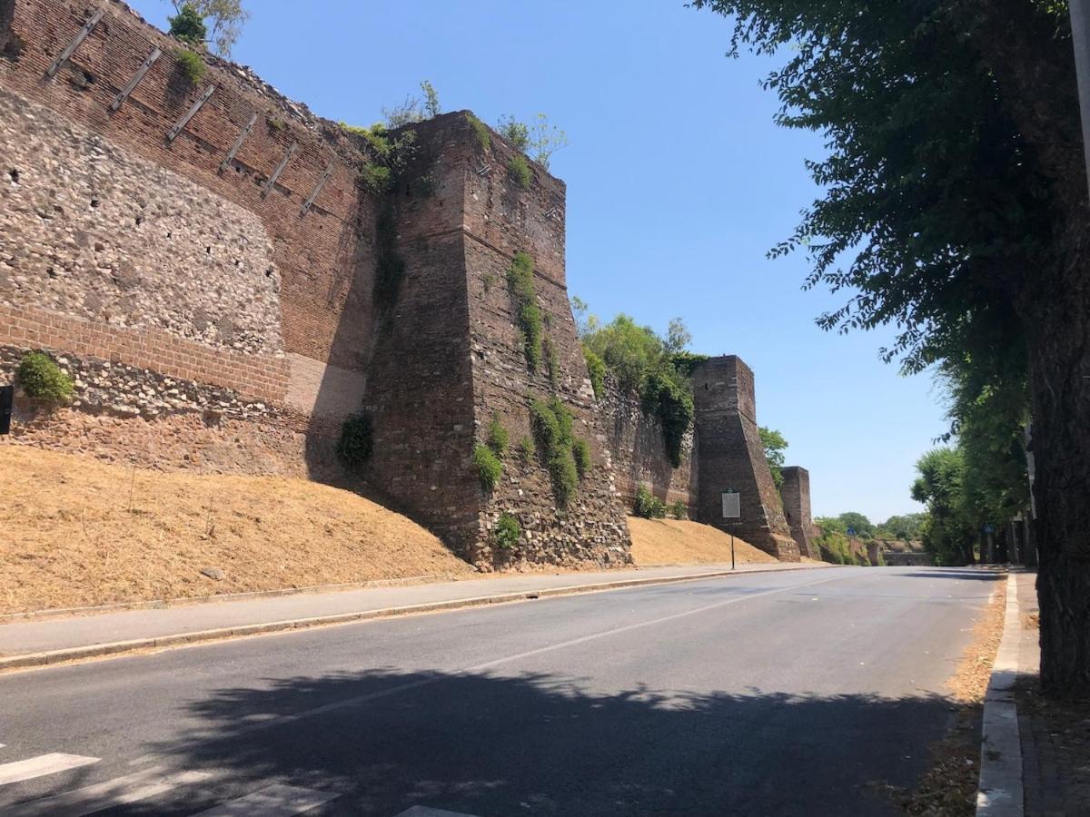 Wonderful Little Gem With A Large Private Terrace! Appartamento Roma
