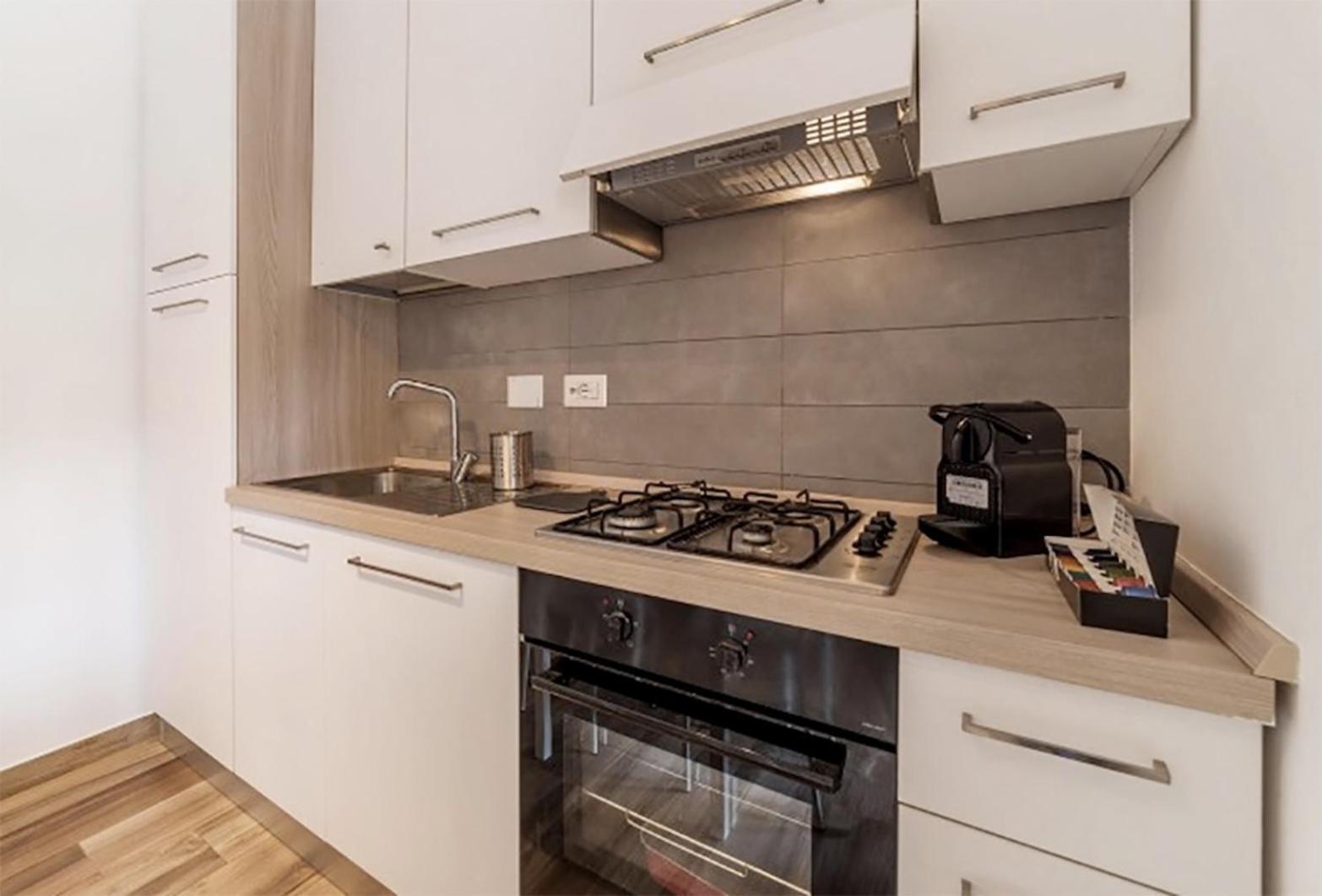 Wonderful Little Gem With A Large Private Terrace! Appartamento Roma